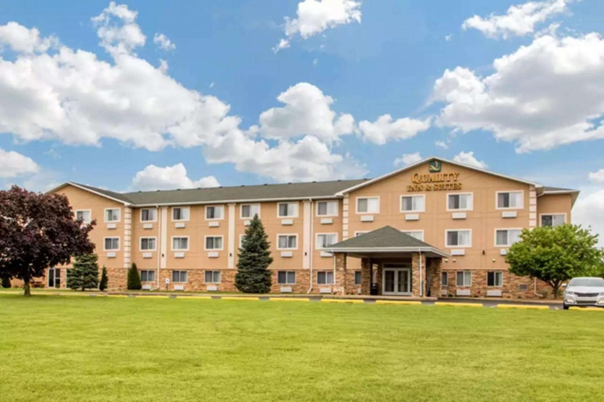 Quality Inn & Suites Wisconsin Dells Downtown - Waterparks Area Buitenkant foto