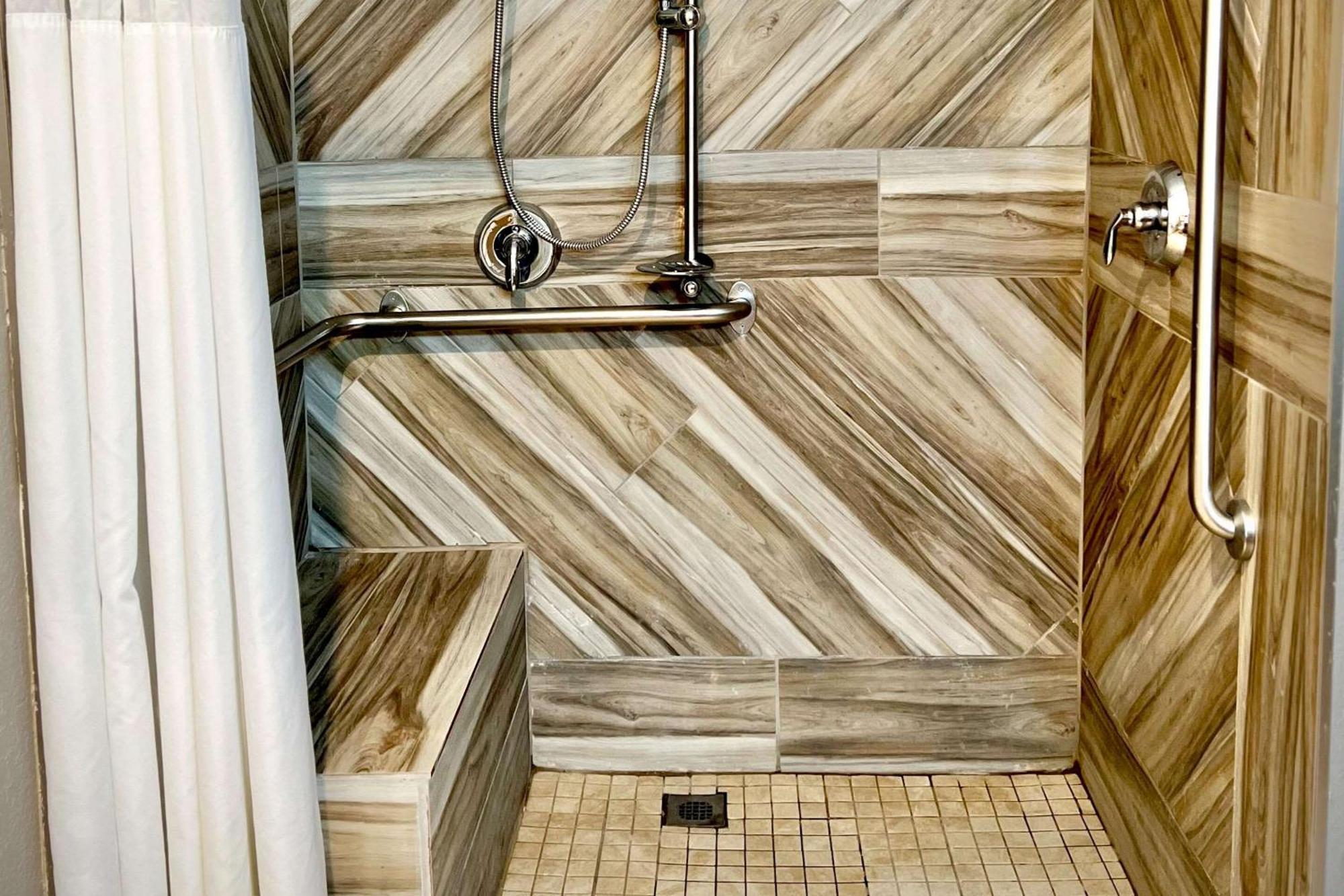 Quality Inn & Suites Wisconsin Dells Downtown - Waterparks Area Buitenkant foto